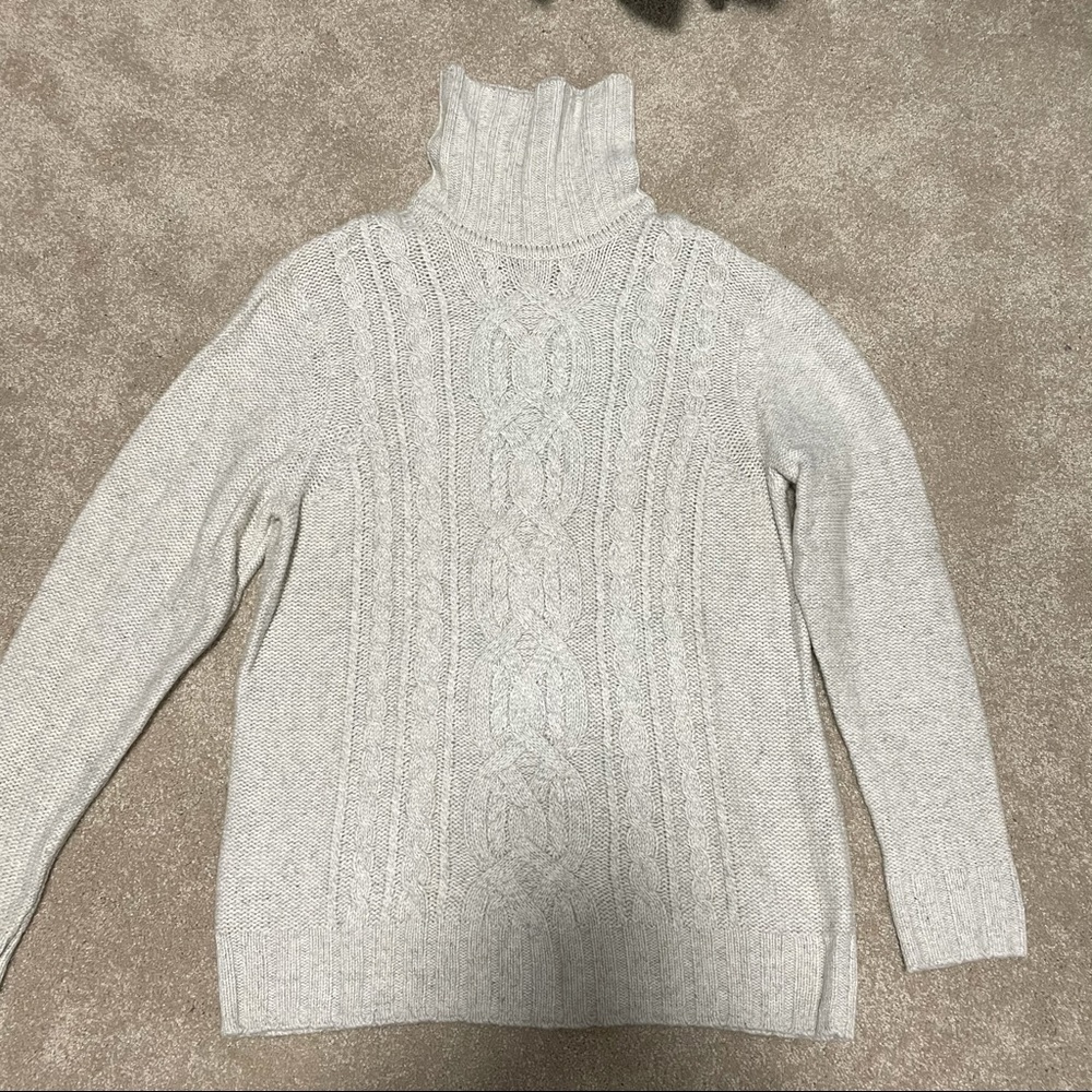 Medium cashmere blend turtle neck sweater